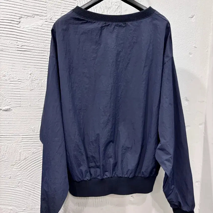 [BUNJANG] Pretty Young Thing V-Neck Nylon T-shirt / 프리티영띵 브이넥 바스락티
