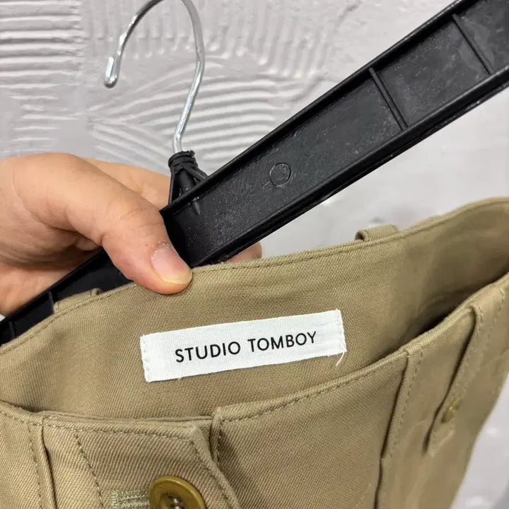 [SOLD OUT] 스튜디오톰보이 9부 카키 통팬츠