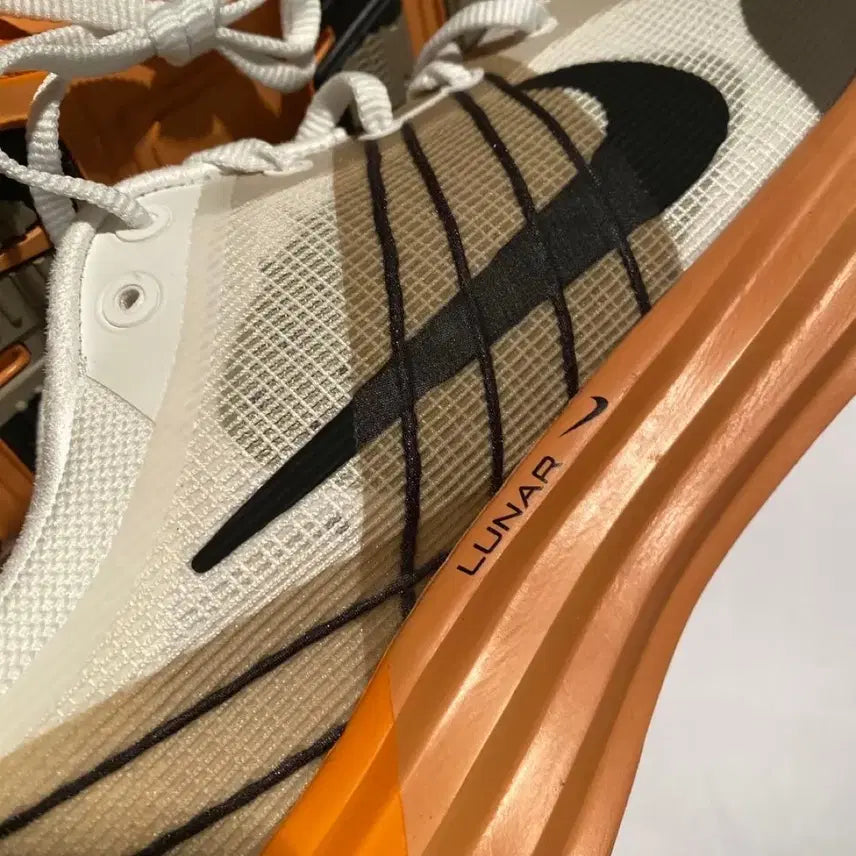 [BUNJANG] Nike Lunar Roam Summit White Coconut Milk Sneakers / 나이키 루나 롬 서밋 화이트 코코넛 밀크 285
