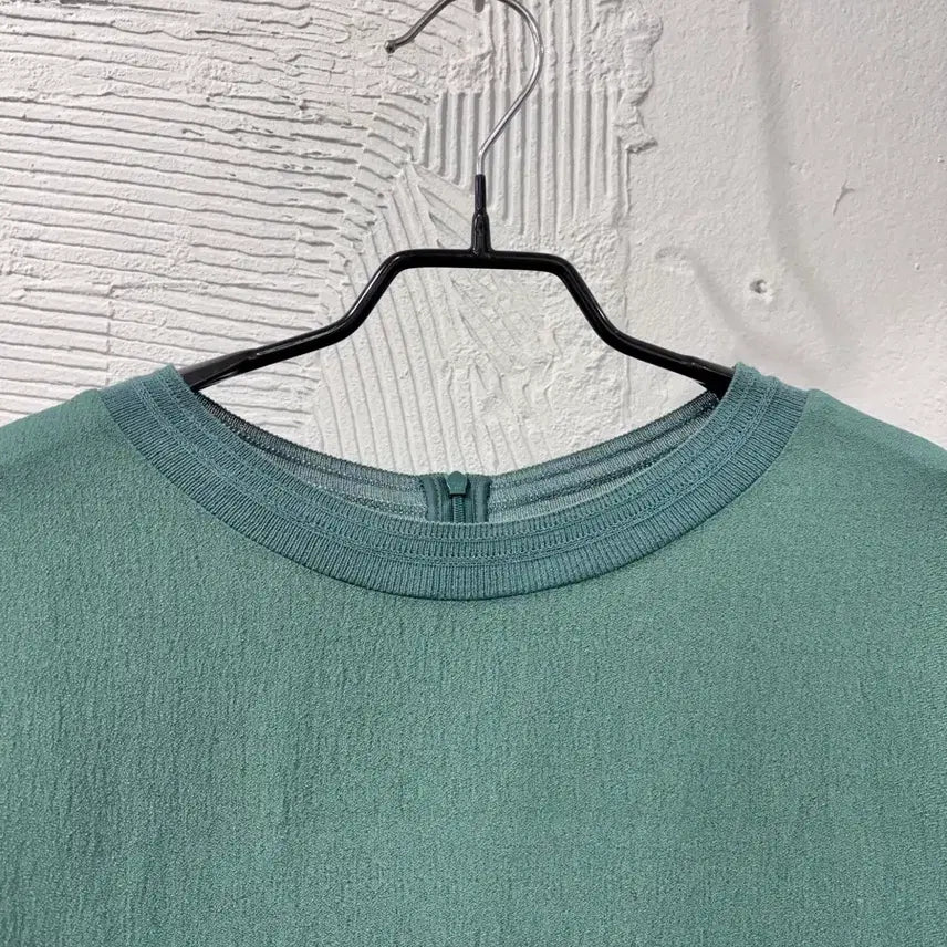 [BUNJANG] PRENDANG Loose Fit Green Short Sleeve Top / 쁘렝땅 루즈핏 그린 반팔탑