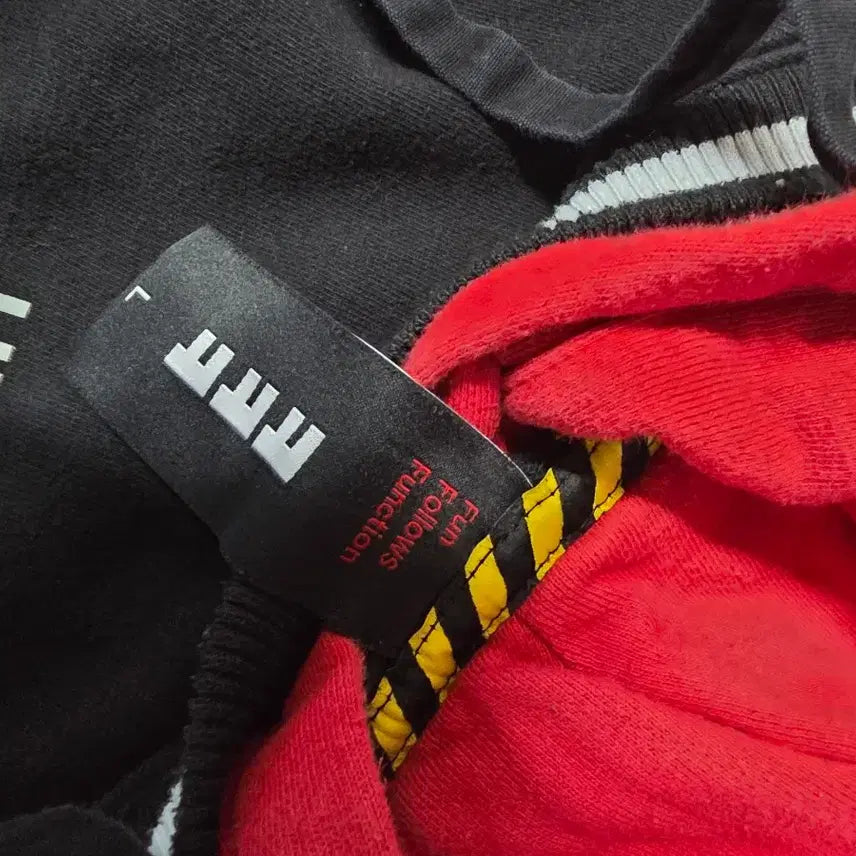 [BUNJANG] Black Red Hooded Sweatshirt / ㅋㅋㅋ 블랙 레드 후드티 100 fun follows function
