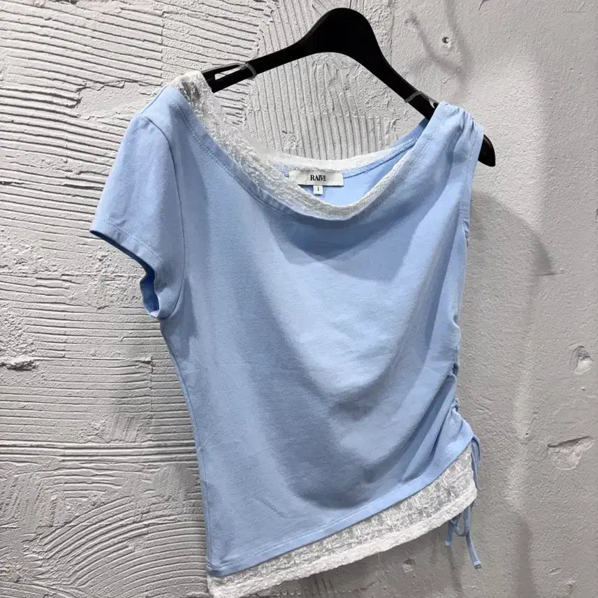 [BUNJANG] Rave Lace-Detailed Slim Shirring Top / 레이브 25년 레이스배색 슬림셔링티