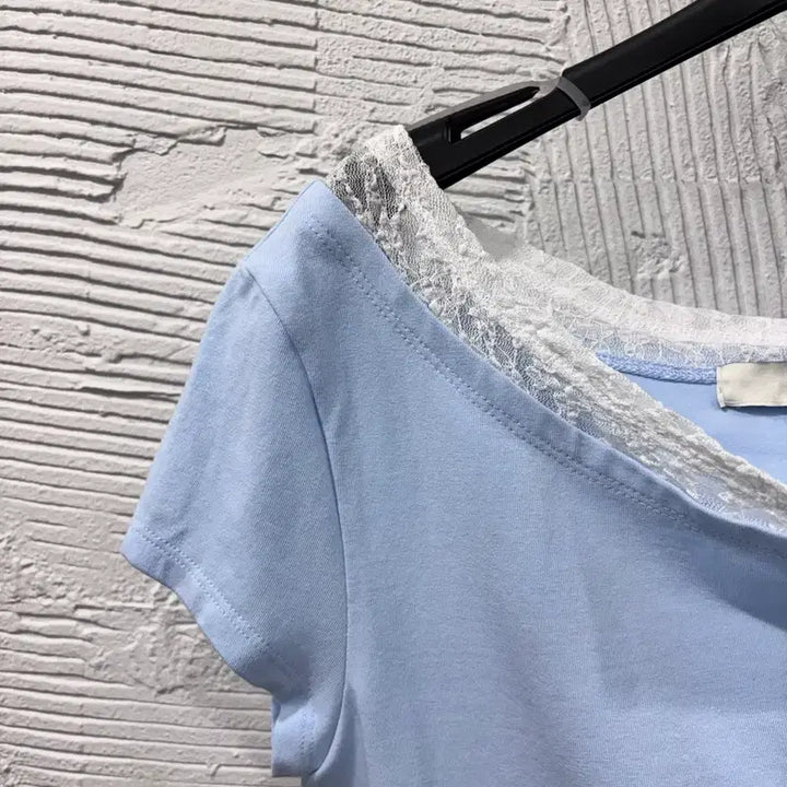 [BUNJANG] Rave Lace-Detailed Slim Shirring Top / 레이브 25년 레이스배색 슬림셔링티