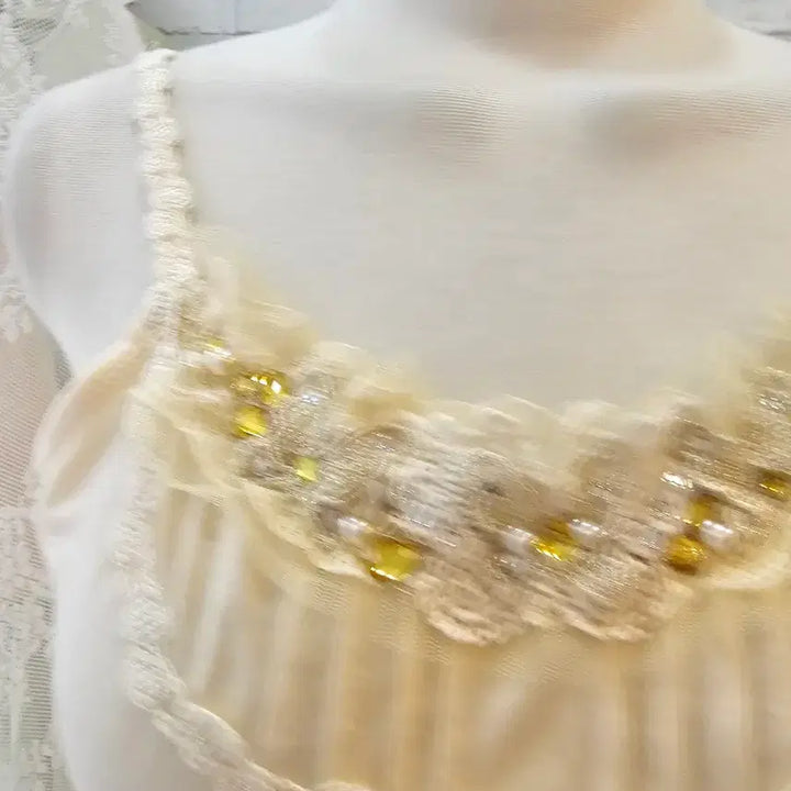 [BUNJANG] Axispharm Butterfly Embellished Tank Top / 악시즈팜 나비장식 나시
