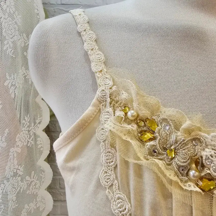 [BUNJANG] Axispharm Butterfly Embellished Tank Top / 악시즈팜 나비장식 나시