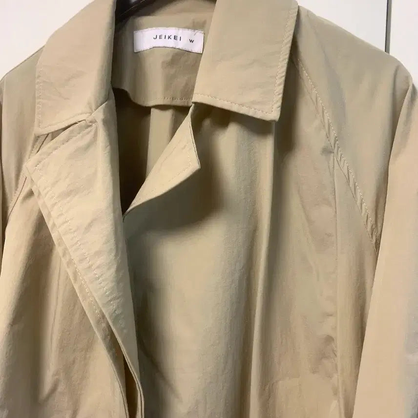 [BUNJANG] JEIKKI Beige Short Trench Jacket / JEIKKI 브랜드의 베이지 색상 숏 트렌치 자켓