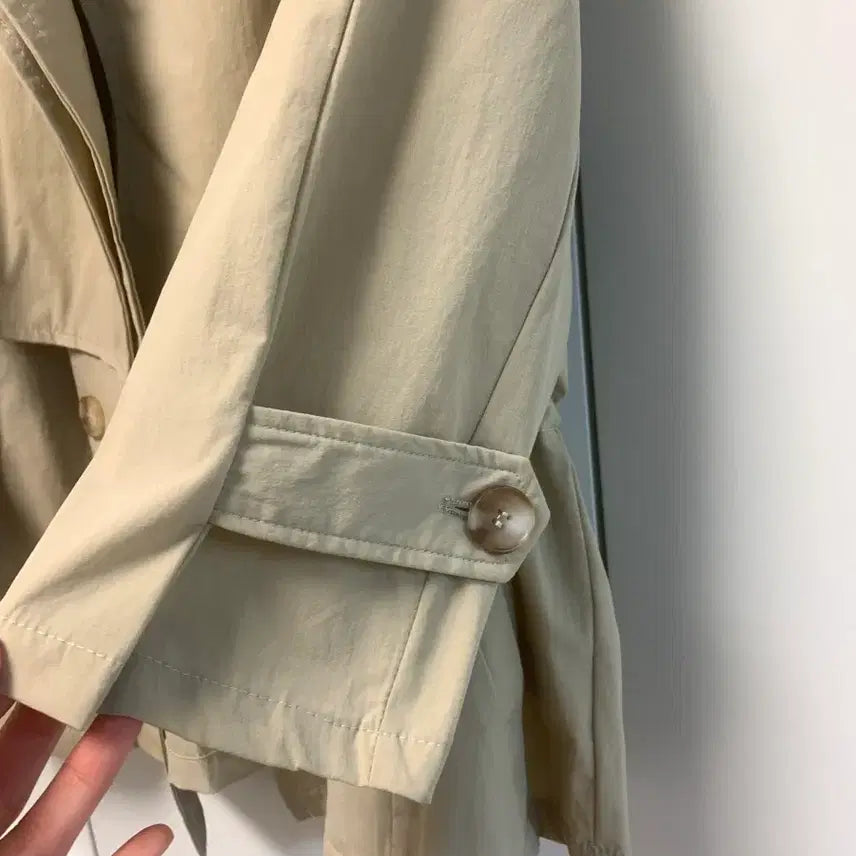 [BUNJANG] JEIKKI Beige Short Trench Jacket / JEIKKI 브랜드의 베이지 색상 숏 트렌치 자켓