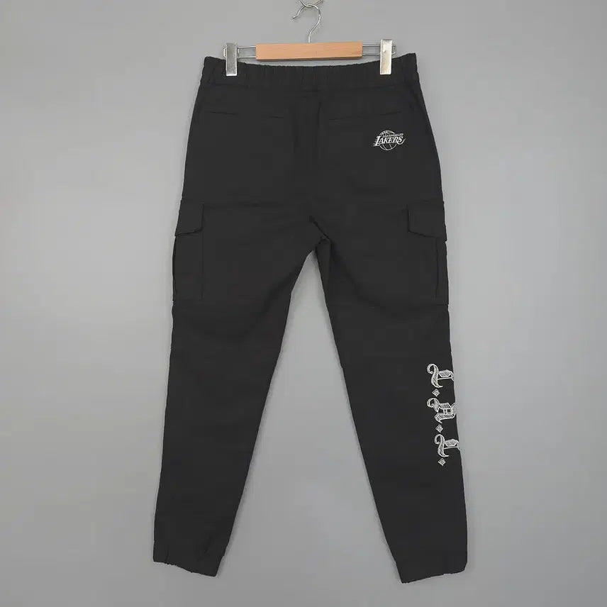 [BUNJANG] NBA Embroidered Street Jogger Pants Black (30) / NBA 앤비에이 스트릿 자수 조거팬츠 블랙 76 (30)