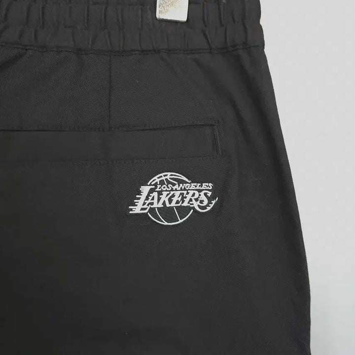 [BUNJANG] NBA Embroidered Street Jogger Pants Black (30) / NBA 앤비에이 스트릿 자수 조거팬츠 블랙 76 (30)