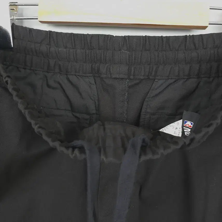 [BUNJANG] NBA Embroidered Street Jogger Pants Black (30) / NBA 앤비에이 스트릿 자수 조거팬츠 블랙 76 (30)