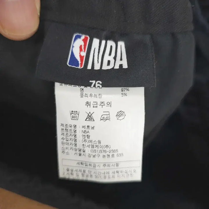 [BUNJANG] NBA Embroidered Street Jogger Pants Black (30) / NBA 앤비에이 스트릿 자수 조거팬츠 블랙 76 (30)