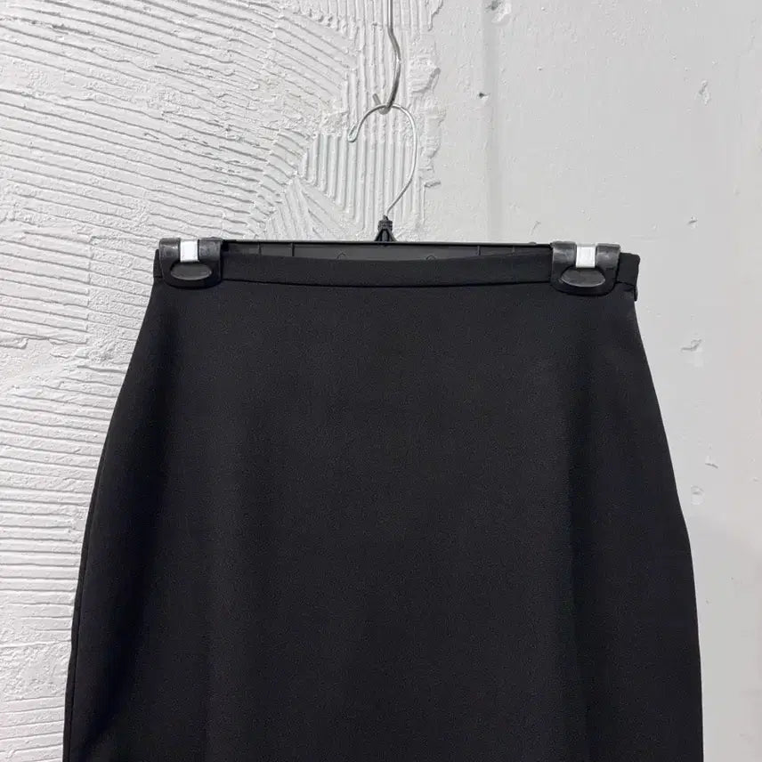 [SOLD OUT] 페이퍼문 커팅디자인 블랙 스커트
