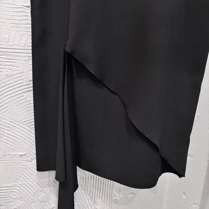 [SOLD OUT] 페이퍼문 커팅디자인 블랙 스커트