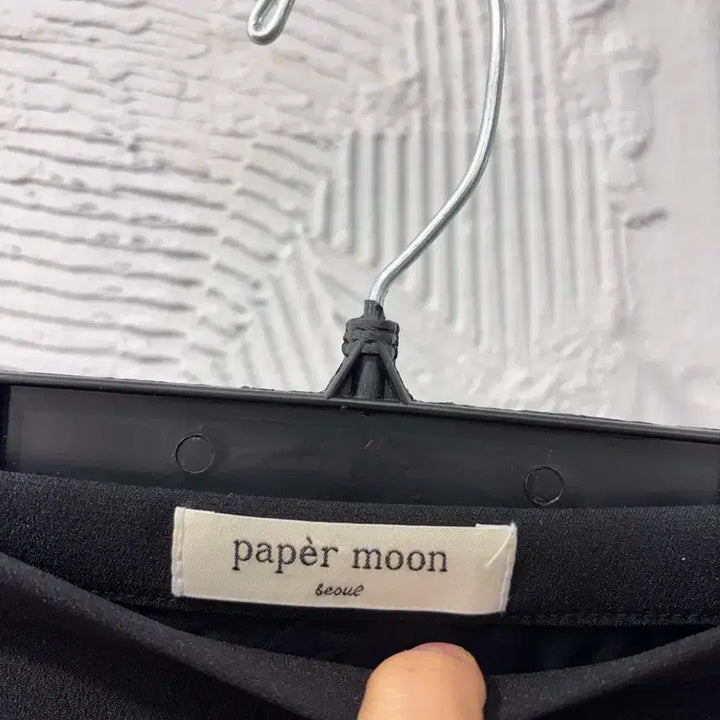[SOLD OUT] 페이퍼문 커팅디자인 블랙 스커트
