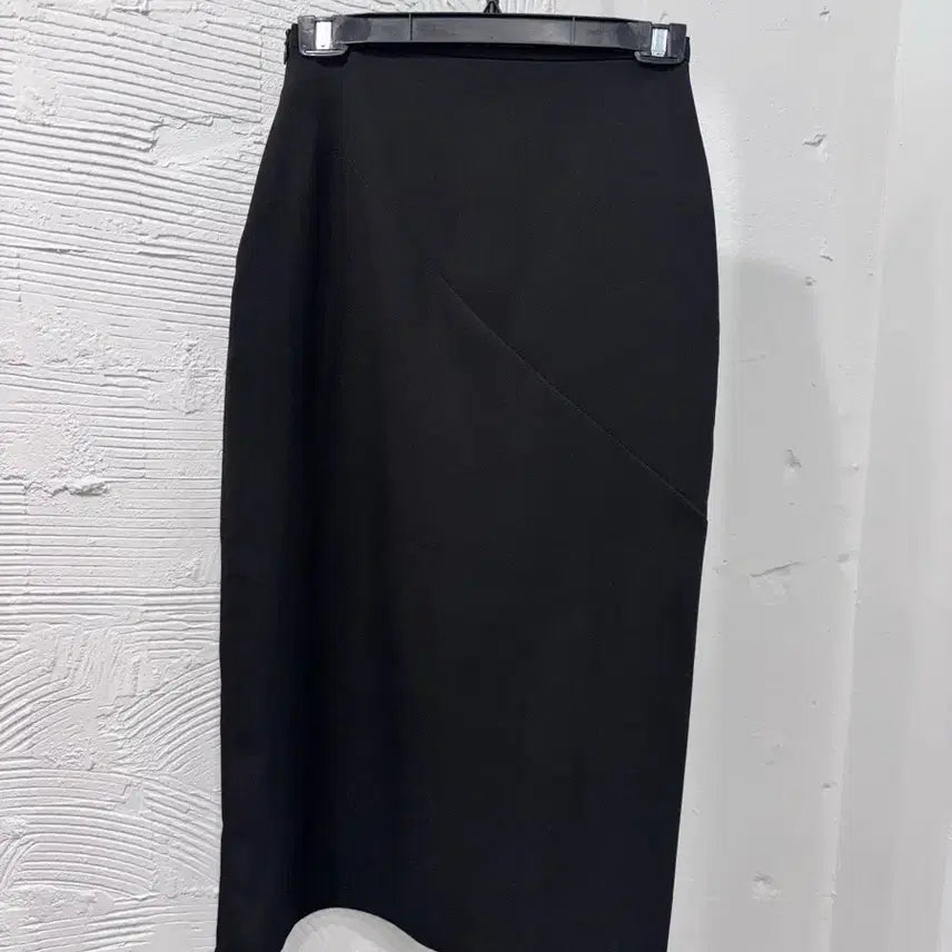 [SOLD OUT] 페이퍼문 커팅디자인 블랙 스커트