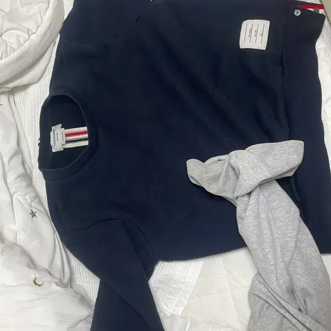 [SOLD OUT] 톰브라운 백삼선 맨투맨
