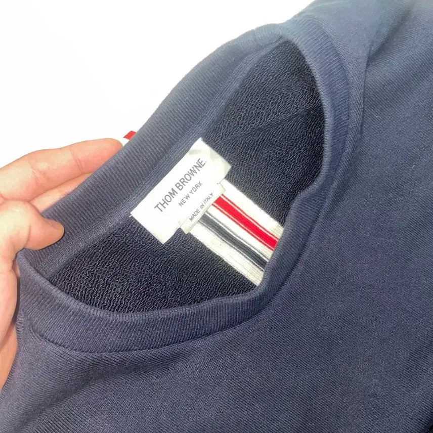 [SOLD OUT] 톰브라운 백삼선 맨투맨