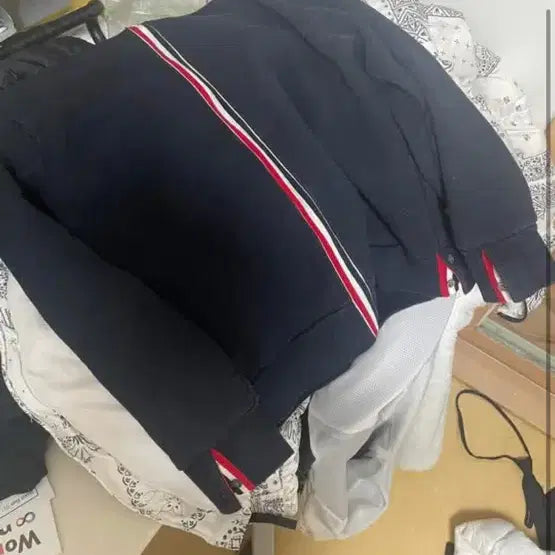 [SOLD OUT] 톰브라운 백삼선 맨투맨