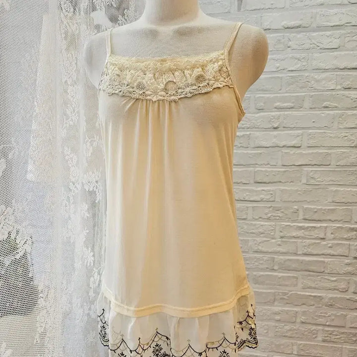 [BUNJANG] Axispharm Frill Trimmed Tank Top / 악시즈팜 프릴장식 나시