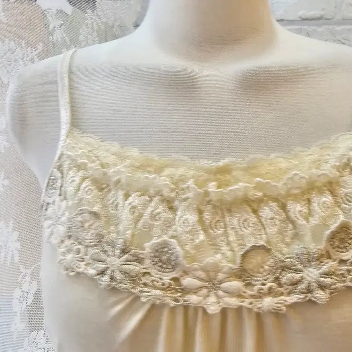 [BUNJANG] Axispharm Frill Trimmed Tank Top / 악시즈팜 프릴장식 나시