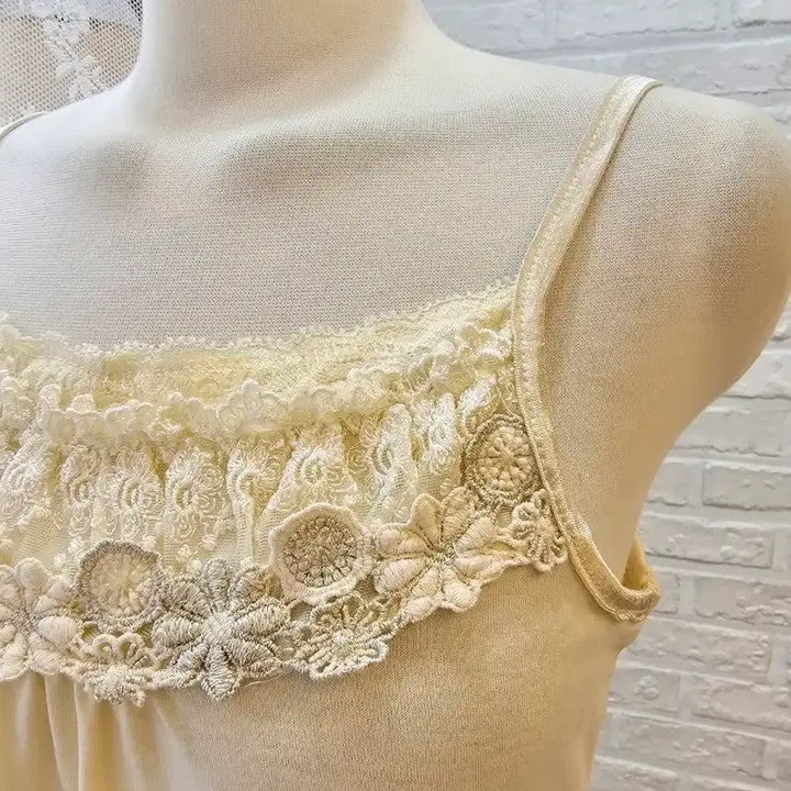 [BUNJANG] Axispharm Frill Trimmed Tank Top / 악시즈팜 프릴장식 나시