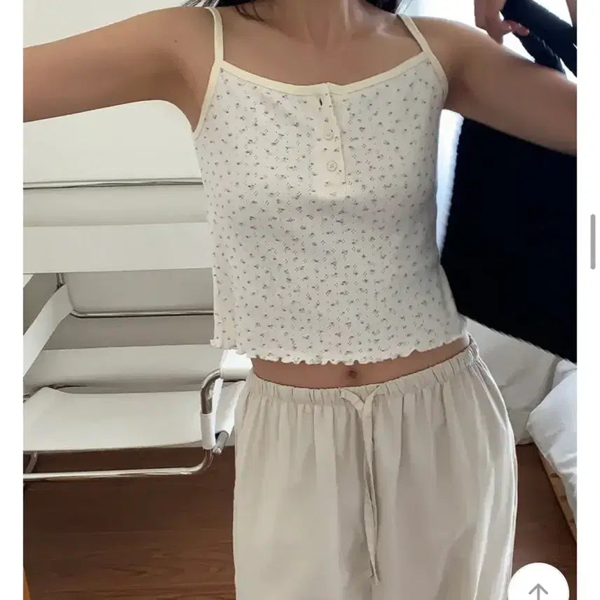 [BUNJANG] Floral Sleeveless Top / 플라워 나시