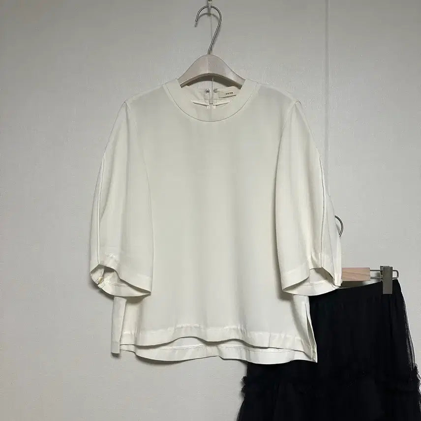 [BUNJANG] System Slit Sleeve Silk Blouse / 시스템 절개 슬리브 실켓 블라우스