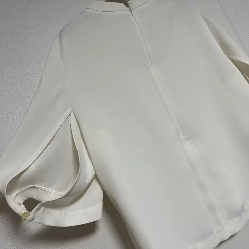 [BUNJANG] System Slit Sleeve Silk Blouse / 시스템 절개 슬리브 실켓 블라우스
