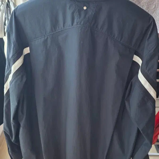 [BUNJANG] SYSTEM Black Shirt with Side Stripe Detail (Size 105) / 시스템 블랙 셔츠 옆줄 포인트 105