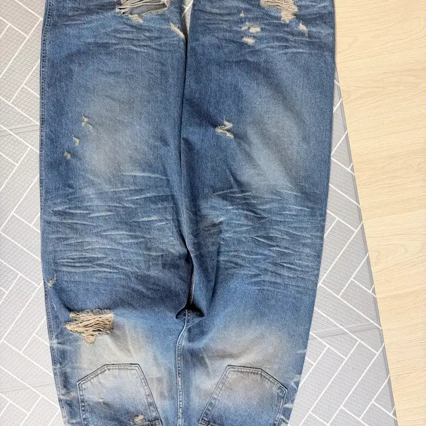 [BUNJANG] Emosance Club Baggy Jeans / 에모스탠스 클럽 배기진2사