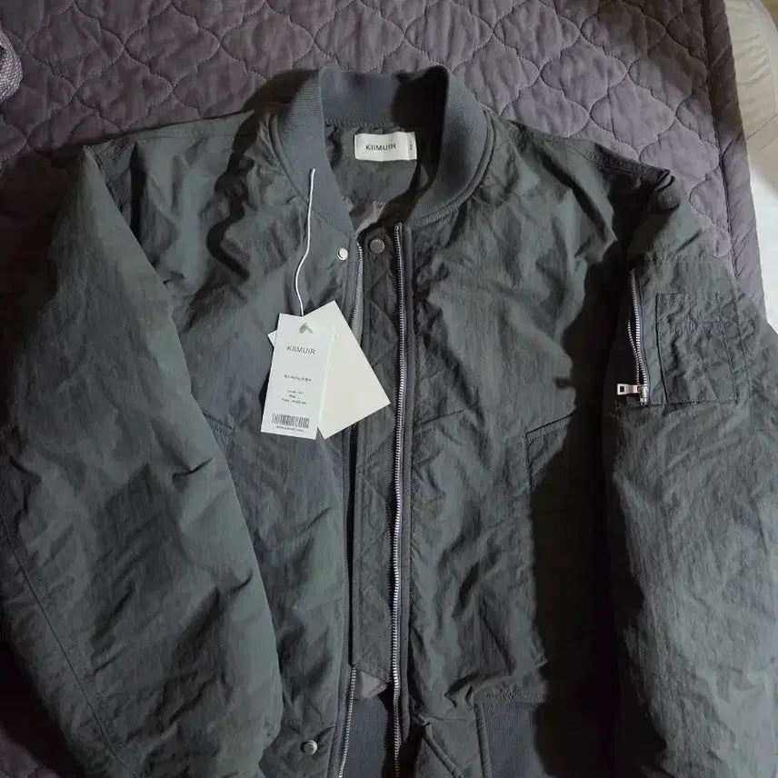 [BUNJANG] KIMUUE Wax Padded Short Bomber Jacket - Charcoal L / 키뮤어 왁스 패디드 숏 봄버 자켓_차콜 L 새상품