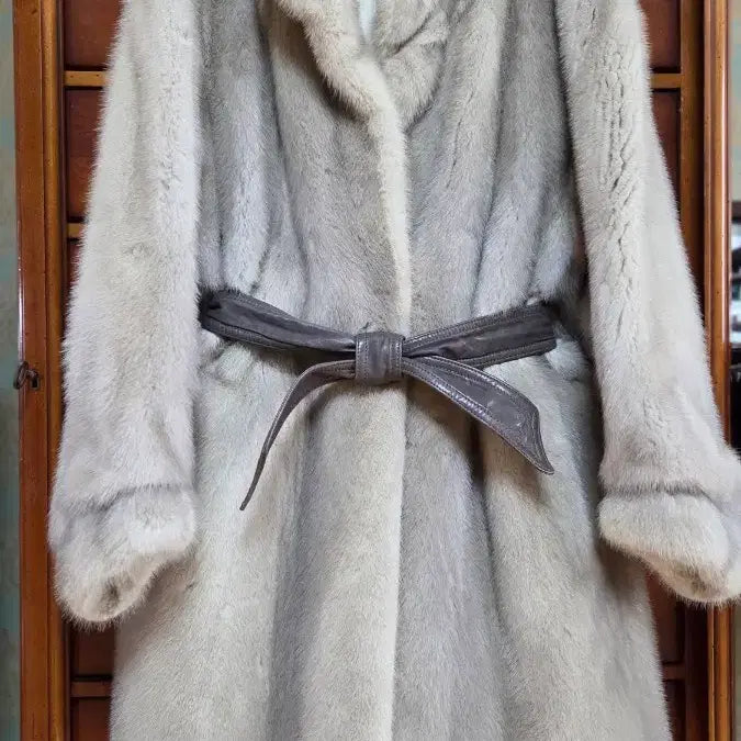 [SOLD OUT] 연그레이 통 밍크반코트