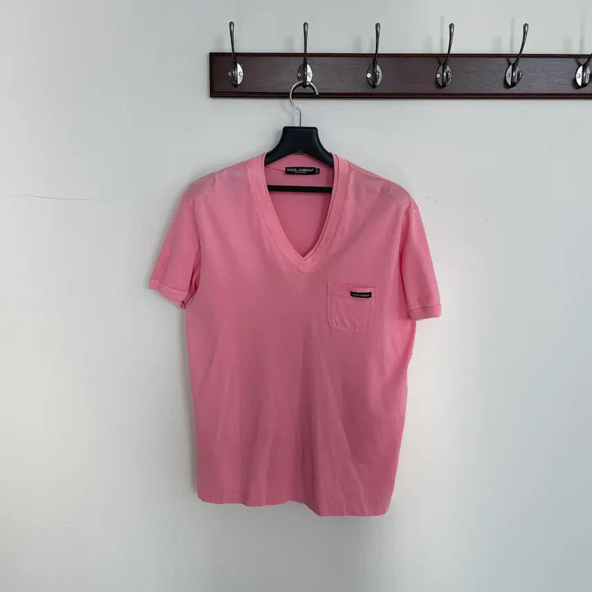 [SOLD OUT] 돌체앤가바나 공용M-L 브이넥 핑크 반팔 티셔츠