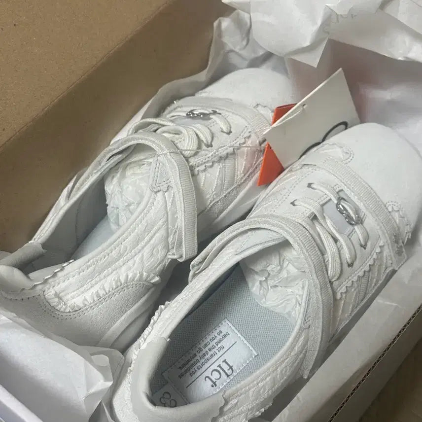 [BUNJANG] Tuomio Fluffy Citrus Sneakers / 뚜오미오 플러피시트러스 스니커즈