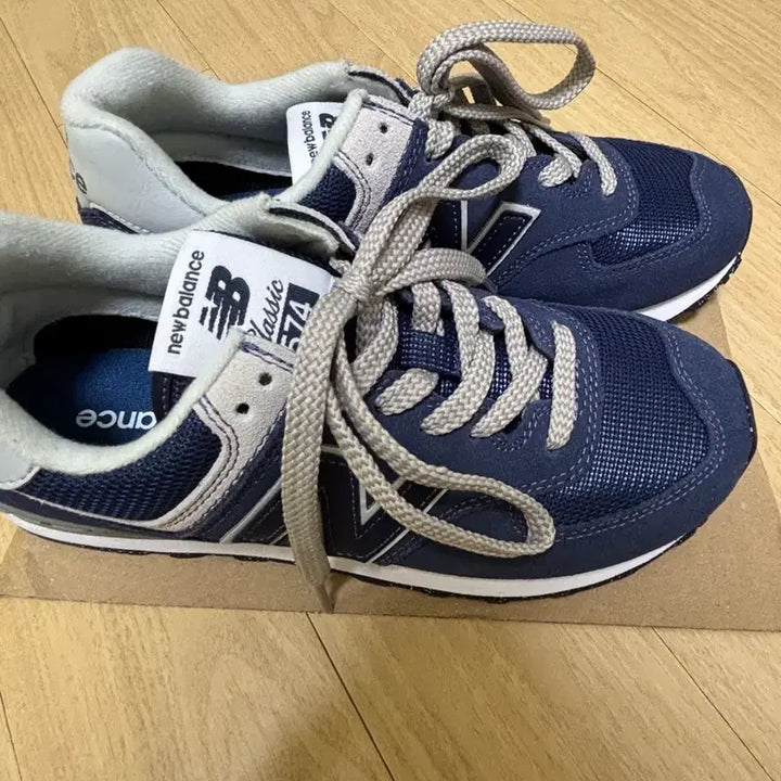 [BUNJANG] New Balance 574 Navy Sneakers 235 / 뉴발란스 574 네이비 색상 235
