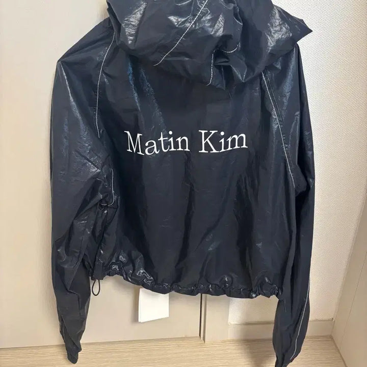 [BUNJANG] Matinkim Crop Coated Jumper Navy / 마뗑킴 마뗑 크롭 후디 코팅 점퍼 네이비