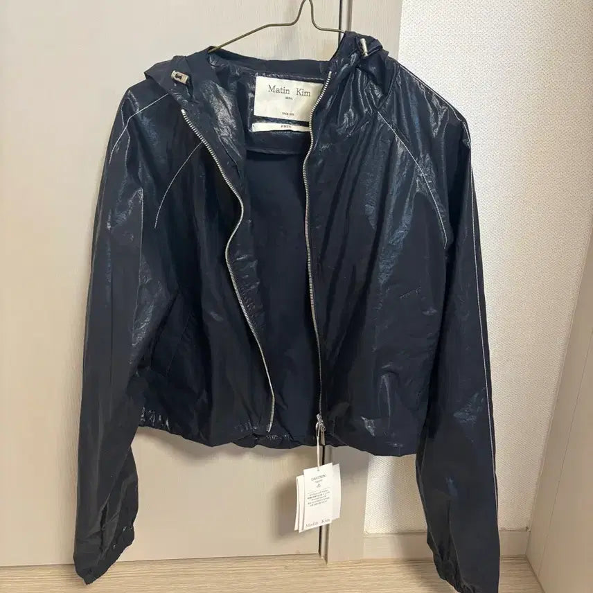 [BUNJANG] Matinkim Crop Coated Jumper Navy / 마뗑킴 마뗑 크롭 후디 코팅 점퍼 네이비