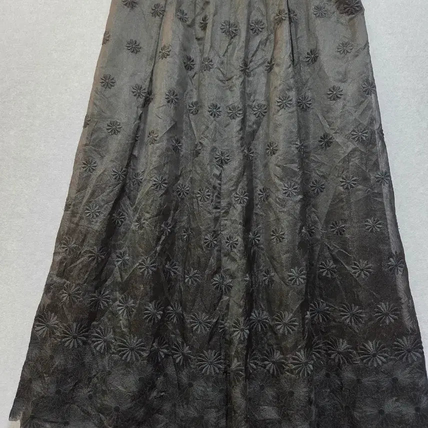 [BUNJANG] Black Floral Embroidered Long Skirt / 블랙 플라워 자수 롱 스커트