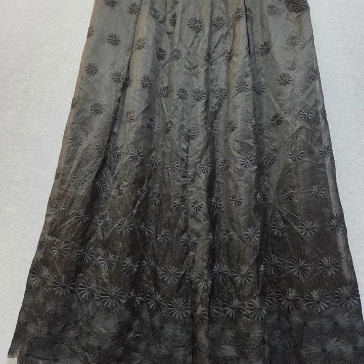 [BUNJANG] Black Floral Embroidered Long Skirt / 블랙 플라워 자수 롱 스커트