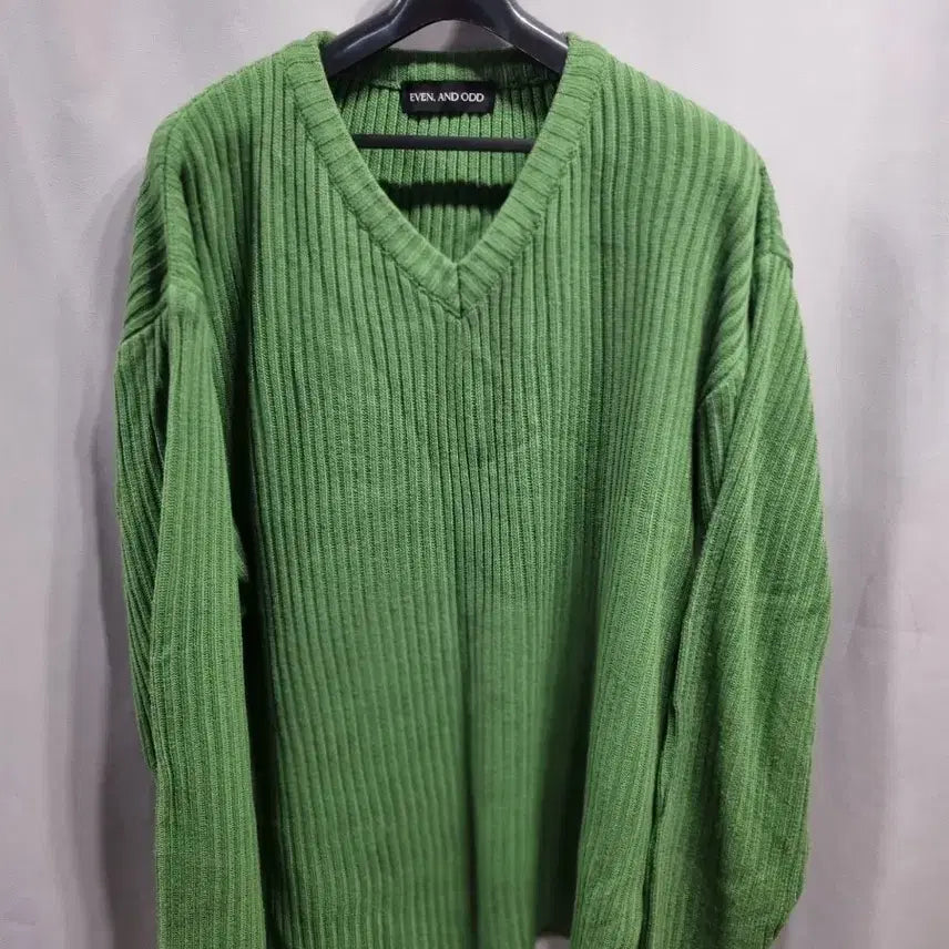 [BUNJANG] EVEN AND ODD Green V-Neck Ribbed Knit Sweater / EVEN AND ODD 그린 V넥 골지 니트 105