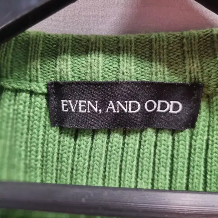 [BUNJANG] EVEN AND ODD Green V-Neck Ribbed Knit Sweater / EVEN AND ODD 그린 V넥 골지 니트 105