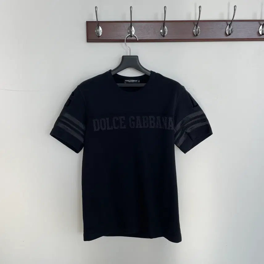 [SOLD OUT] 돌체앤가바나 공용M 로고 블랙 반팔 티셔츠