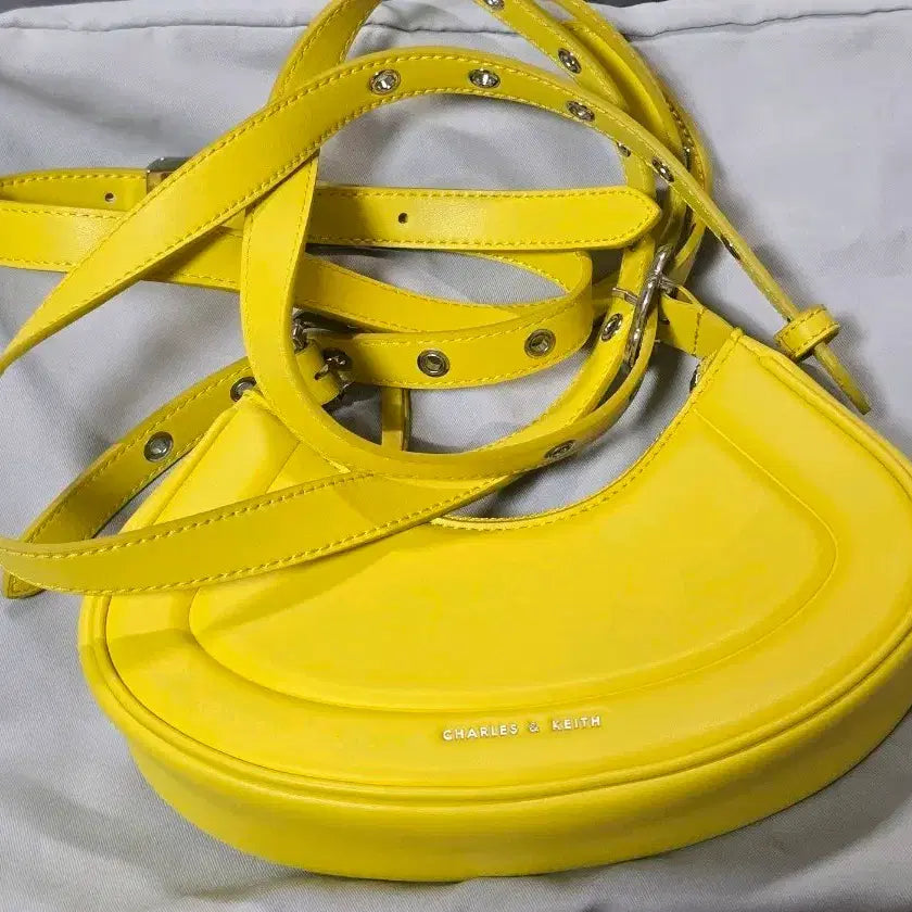 [BUNJANG] Charles &amp; Keith Petra Curve Shoulder Bag Yellow / 찰스앤키스 페트라 커브 숄더백 옐로우  세상품  매물없음