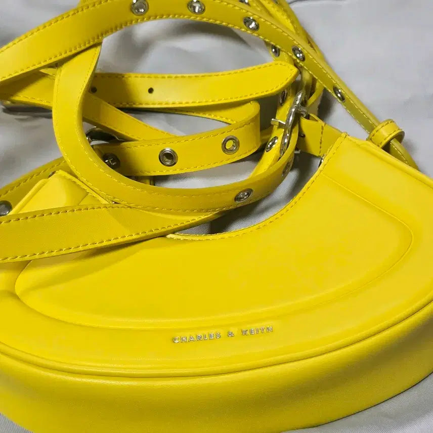 [BUNJANG] Charles &amp; Keith Petra Curve Shoulder Bag Yellow / 찰스앤키스 페트라 커브 숄더백 옐로우  세상품  매물없음