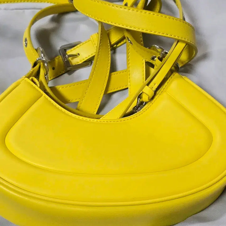 [BUNJANG] Charles &amp; Keith Petra Curve Shoulder Bag Yellow / 찰스앤키스 페트라 커브 숄더백 옐로우  세상품  매물없음