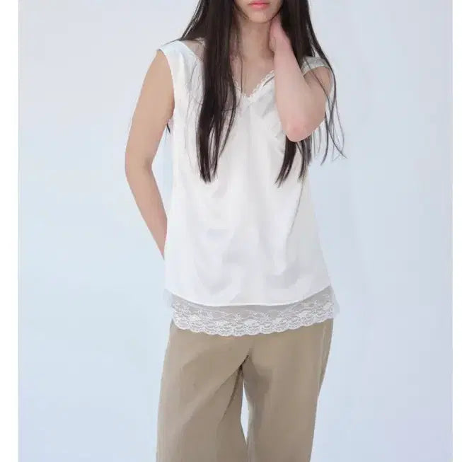 [BUNJANG] Sutto Lace Trim V-neck Top Ivory / sutto 레이스 트리밍 브이넥 탑 아이보리