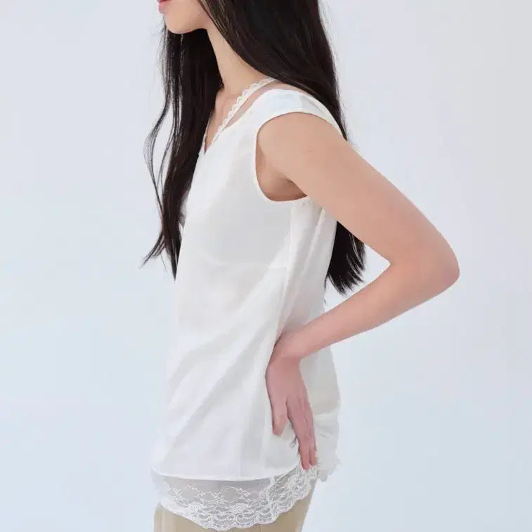 [BUNJANG] Sutto Lace Trim V-neck Top Ivory / sutto 레이스 트리밍 브이넥 탑 아이보리