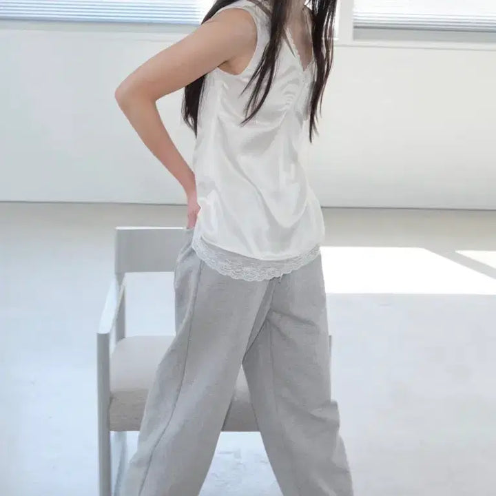 [BUNJANG] Sutto Lace Trim V-neck Top Ivory / sutto 레이스 트리밍 브이넥 탑 아이보리