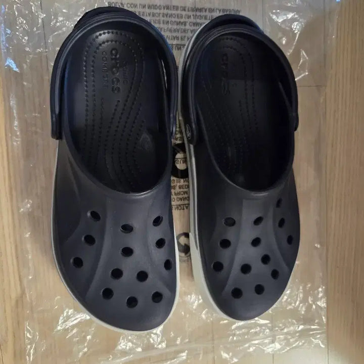 [SOLD OUT] 새상품 크록스 블랙 (M11-290)