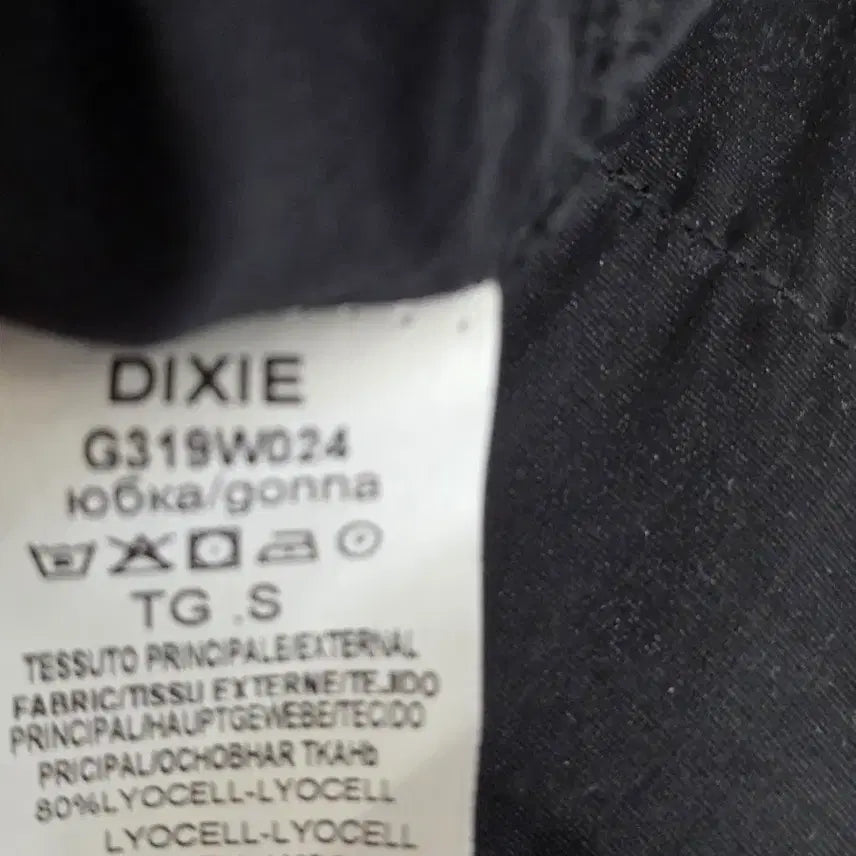 [BUNJANG] Black Embroidered Skirt Size 55 / 이태리 블랙 스커트 55